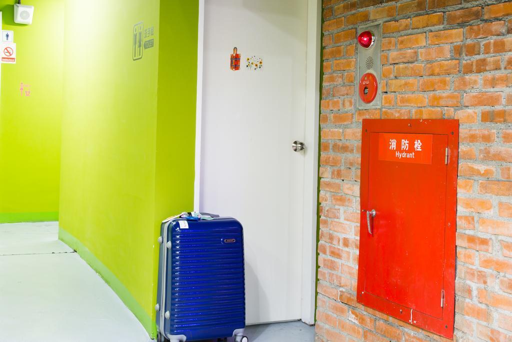 Pathways Hostel Kaohsiung Buitenkant foto
