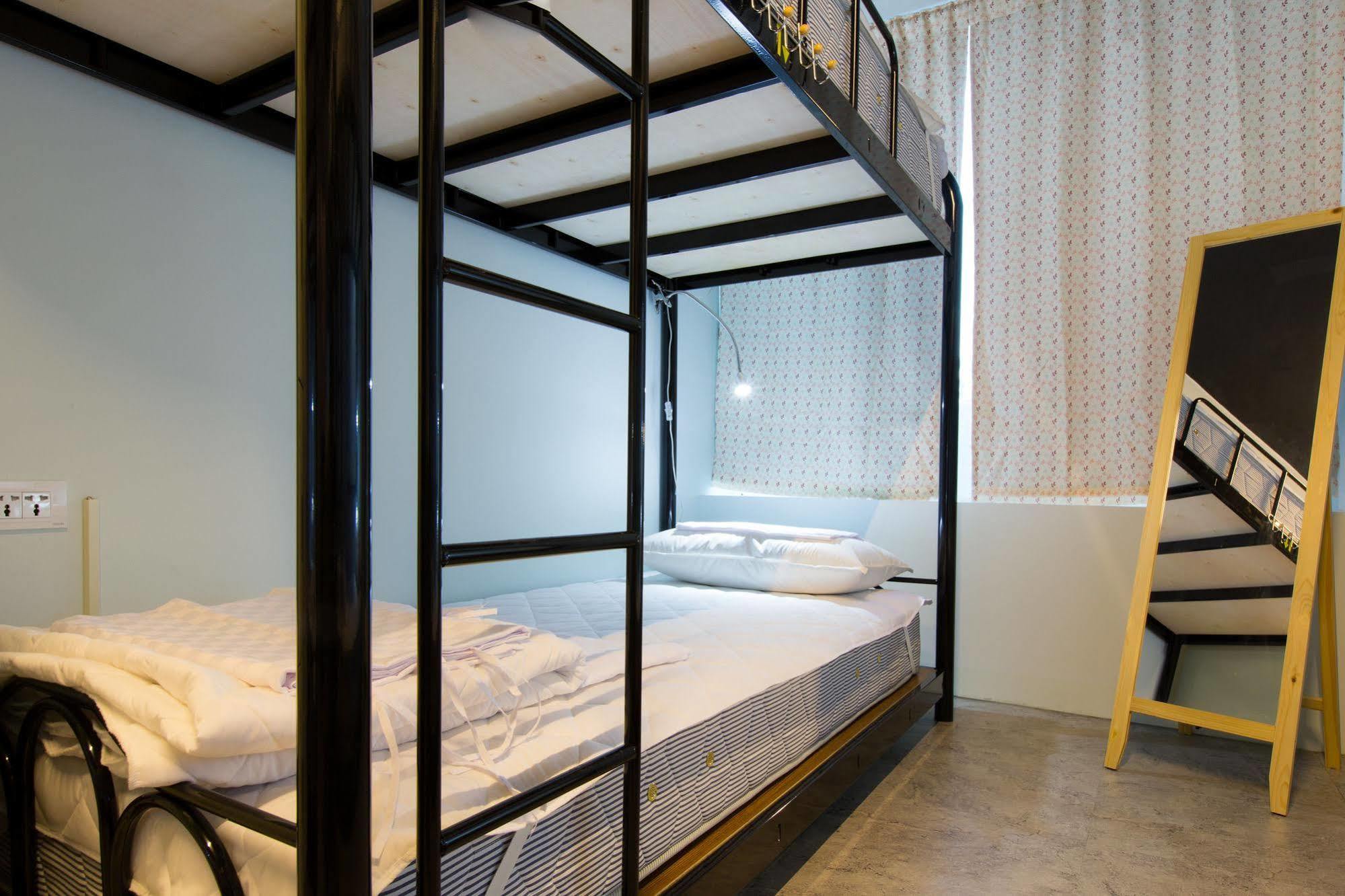 Pathways Hostel Kaohsiung Buitenkant foto