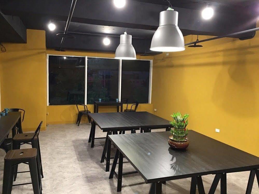 Pathways Hostel Kaohsiung Buitenkant foto