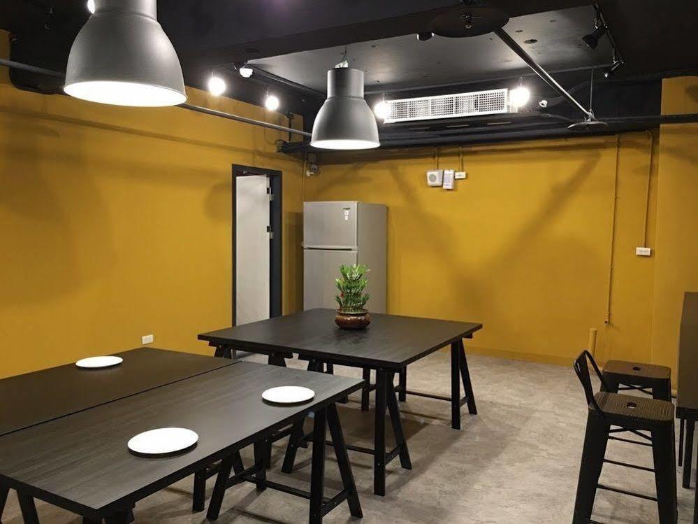 Pathways Hostel Kaohsiung Buitenkant foto